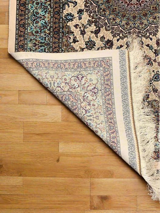 Exquisite 100% Silk Persian Design Rug – Elegant and Luxurious, size 3' 2 " x 4' 9" (H)