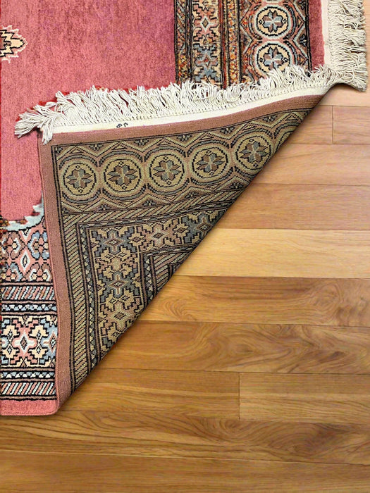 Hand-Knotted Pakistan Kashmiri Silk Wool Blend Rug, size 5' 3" x 8' 1 " (E)