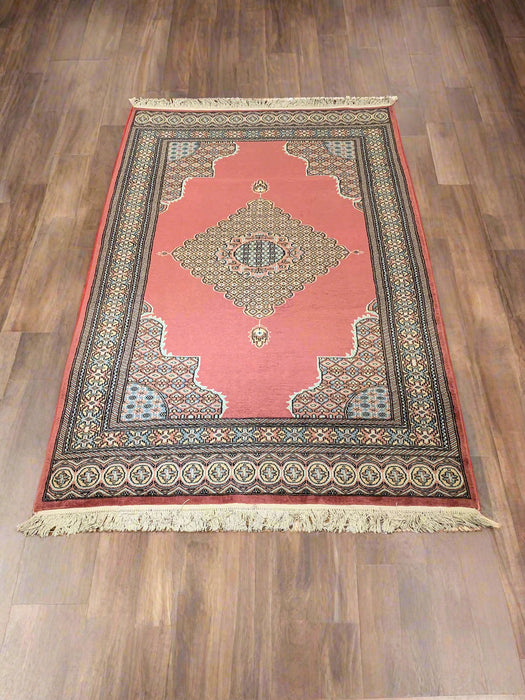 Hand-Knotted Pakistan Kashmiri Silk Wool Blend Rug, size 5' 3" x 8' 1 " (E)