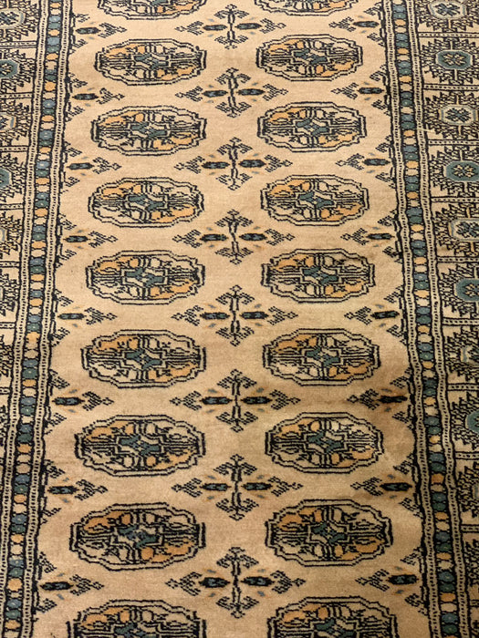 Hand-Knotted Pakistani Bokhara Rug – 100% Wool, size 2' 8" x 9' 7"  (M)