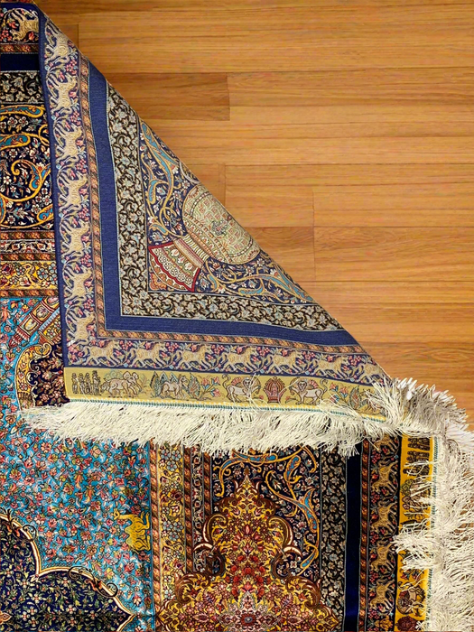 Exquisite 100% Silk Persian Design Rug – Elegant and Luxurious, size  6' 7" x 9' 9"