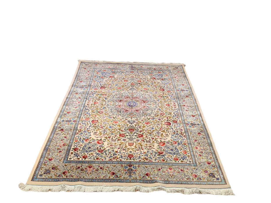 Exquisite 100% Silk Persian Design Rug – Elegant and Luxurious, size 6' 7" x 9' 10"