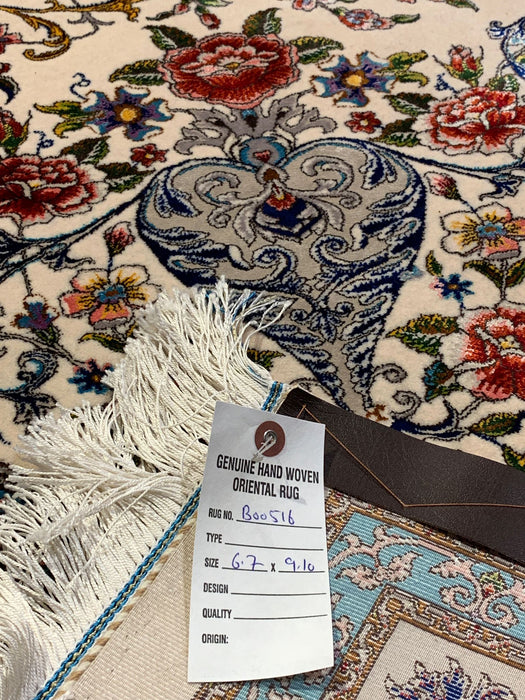 Exquisite 100% Silk Persian Design Rug – Elegant and Luxurious, size 6' 7" x 9' 10"