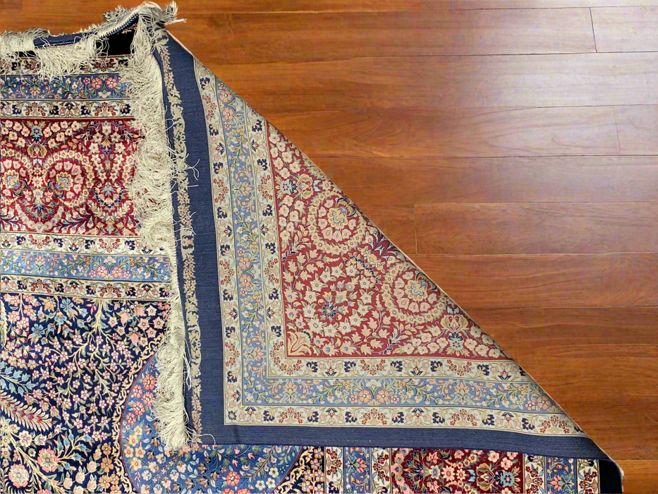 Exquisite 100% Silk Persian Design Rug – Elegant and Luxurious, size 9' 7" x 13'