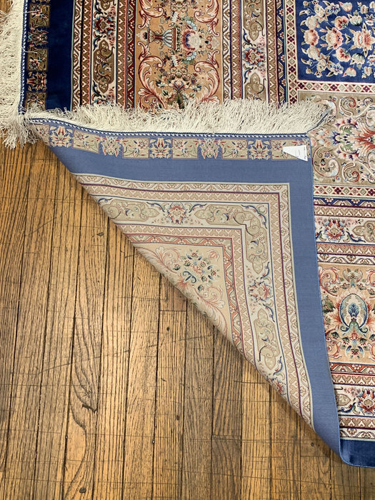 Exquisite 100% Silk Persian Design Rug – Elegant and Luxurious, size 9' 9" x 12' 9"