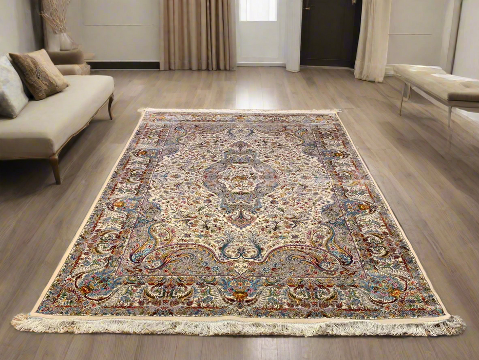 Exquisite 100% Silk Persian Design Rug – Elegant and Luxurious, size 6' 6" x 9' 9"