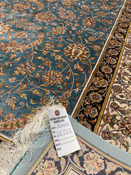 Exquisite 100% Silk Persian Design Rug – Elegant and Luxurious, size 6' 7" x 9' 9"