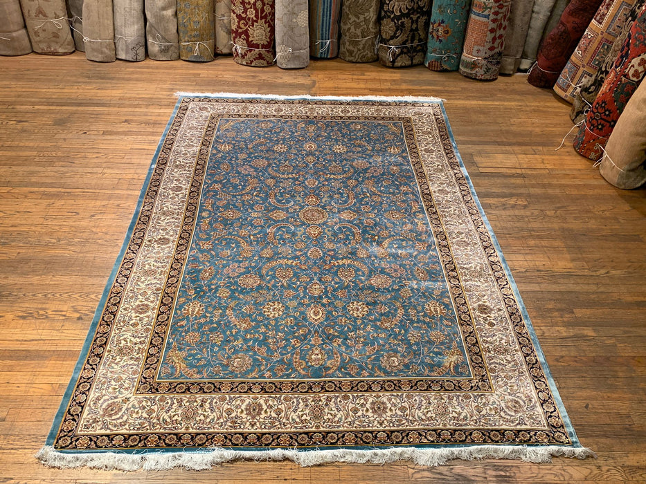 Exquisite 100% Silk Persian Design Rug – Elegant and Luxurious, size 6' 7" x 9' 9"
