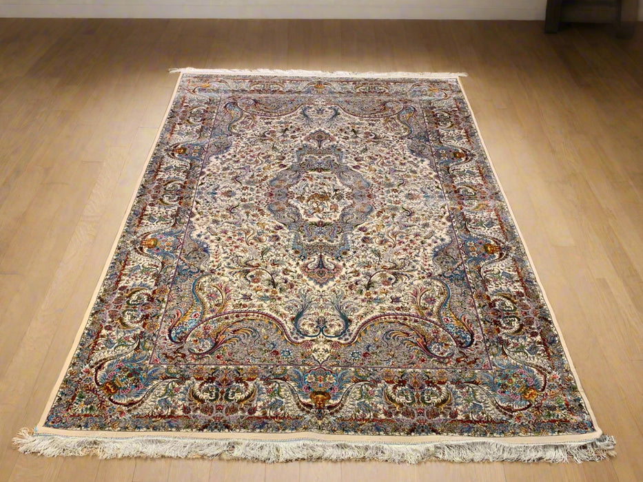 Exquisite 100% Silk Persian Design Rug – Elegant and Luxurious, size 6' 6" x 9' 9"