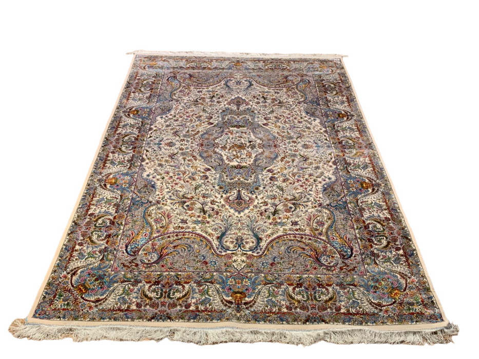 Exquisite 100% Silk Persian Design Rug – Elegant and Luxurious, size 6' 6" x 9' 9"