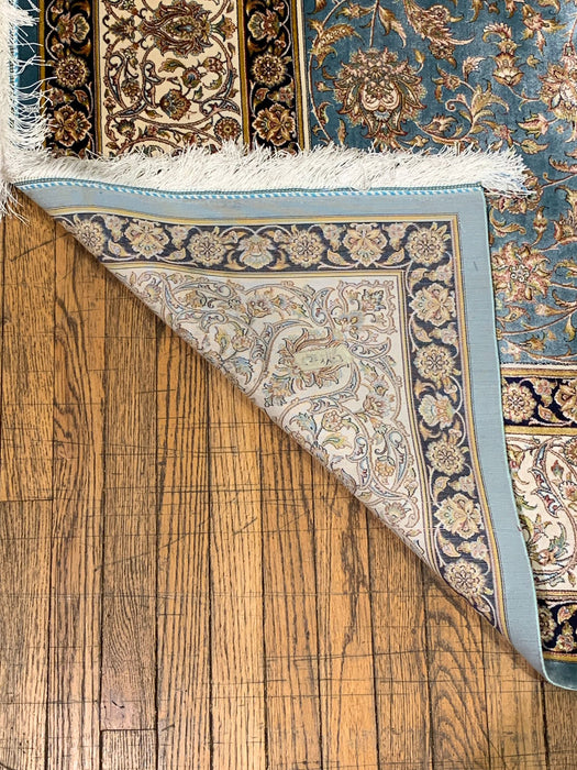 Exquisite 100% Silk Persian Design Rug – Elegant and Luxurious, size 6' 7" x 9' 9"