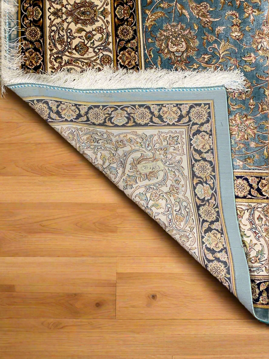 Exquisite 100% Silk Persian Design Rug – Elegant and Luxurious, size 6' 7" x 9' 9"
