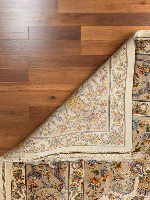 Exquisite 100% Silk Persian Design Rug – Elegant and Luxurious, size 6' 7" x 9' 9"