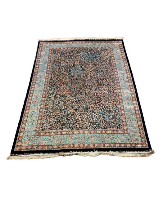 Exquisite 100% Silk Persian Design Rug – Elegant and Luxurious, size 6' 7" x 9' 8"