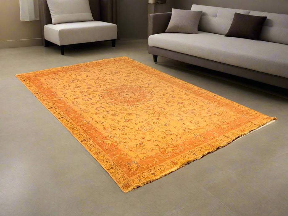 Exquisite 100% Silk Persian Design Rug – Elegant and Luxurious, size 7" x 10"