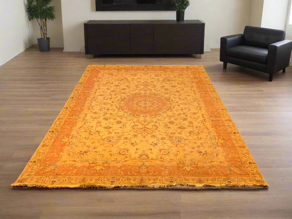 Exquisite 100% Silk Persian Design Rug – Elegant and Luxurious, size 7" x 10"
