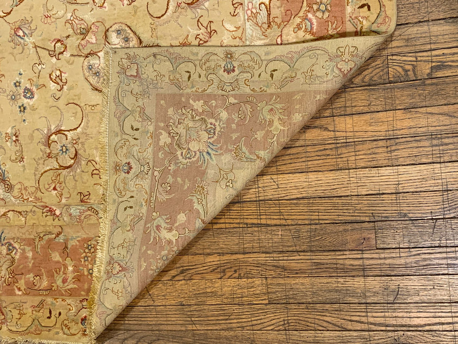 Exquisite 100% Silk Persian Design Rug – Elegant and Luxurious, size 7" x 10"