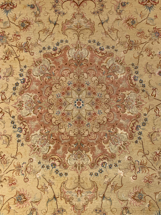 Exquisite 100% Silk Persian Design Rug – Elegant and Luxurious, size 7" x 10"