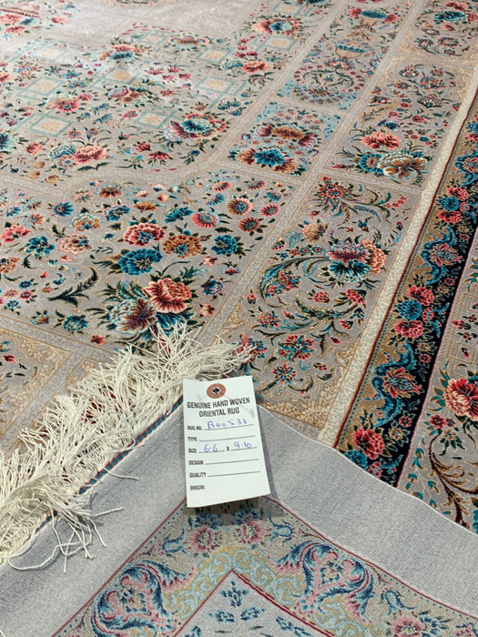 Exquisite 100% Silk Persian Design Rug – Elegant and Luxurious, size 6' 6" x 9' 10"
