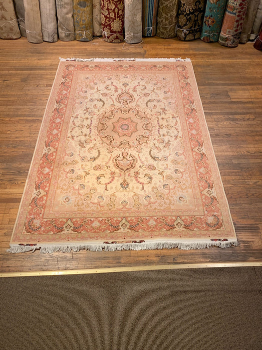 Exquisite 100% Silk Persian Design Rug – Elegant and Luxurious, size 7" x 10"