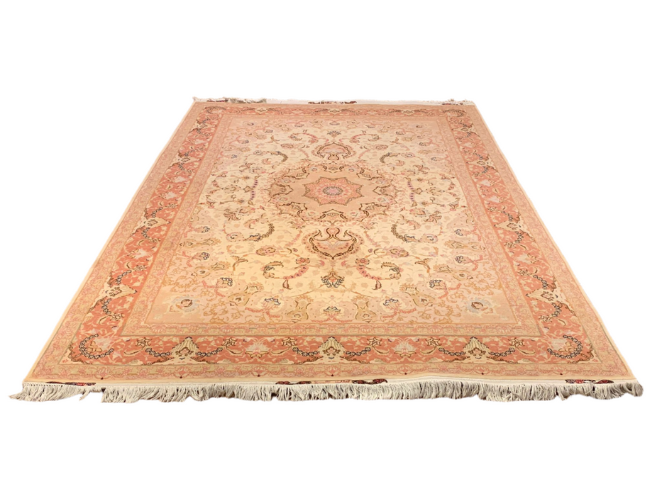 Exquisite 100% Silk Persian Design Rug – Elegant and Luxurious, size 7" x 10"