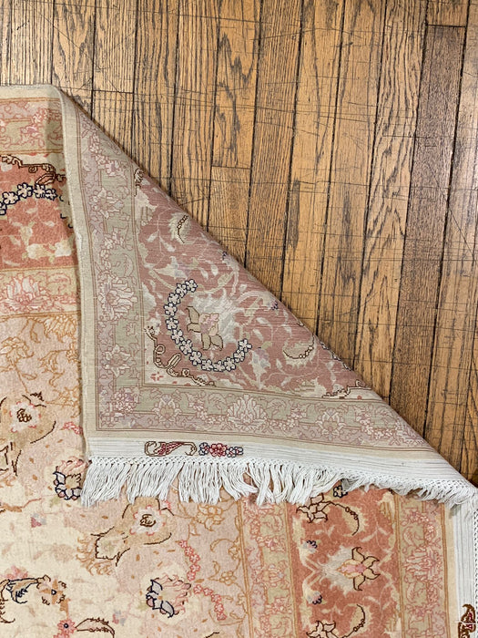 Exquisite 100% Silk Persian Design Rug – Elegant and Luxurious, size 7" x 10"