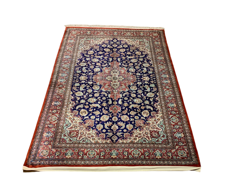 Exquisite 100% Silk Persian Design Rug – Elegant and Luxurious, size 6' 8" x 10' 1"