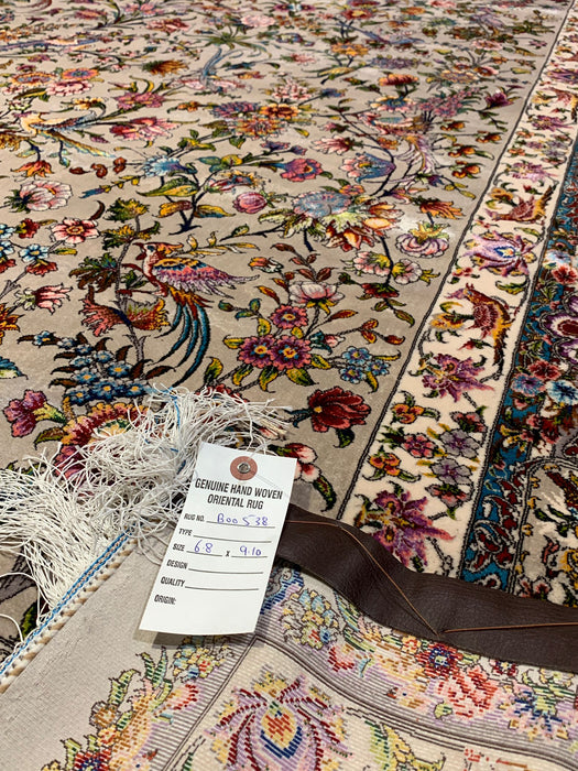 Exquisite 100% Silk Persian Design Rug – Elegant and Luxurious, size 6' 8" x 9' 10"