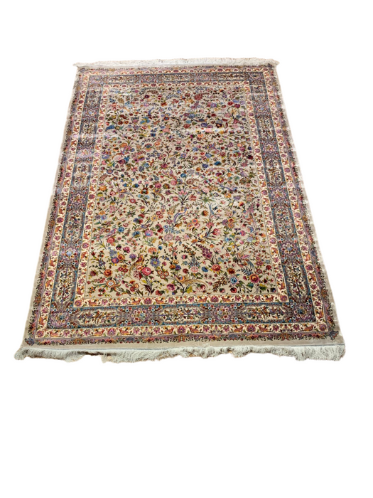 Exquisite 100% Silk Persian Design Rug – Elegant and Luxurious, size 6' 8" x 9' 10"