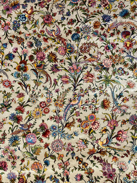 Exquisite 100% Silk Persian Design Rug – Elegant and Luxurious, size 6' 8" x 9' 10"