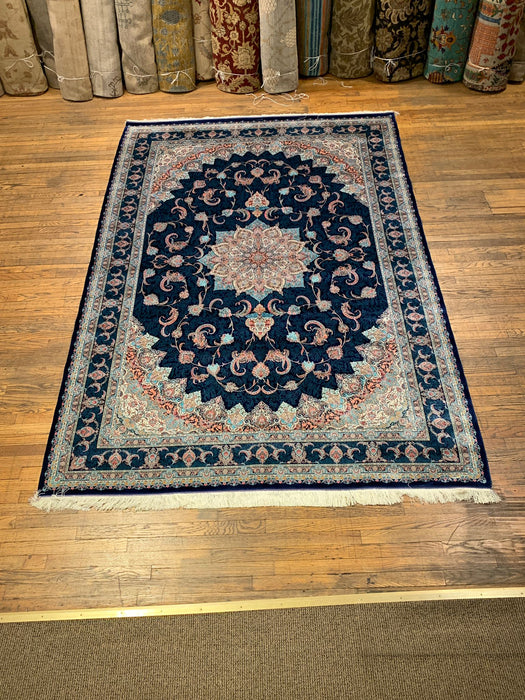 Exquisite 100% Silk Persian Design Rug – Elegant and Luxurious, size 6' 6" x 9' 8"