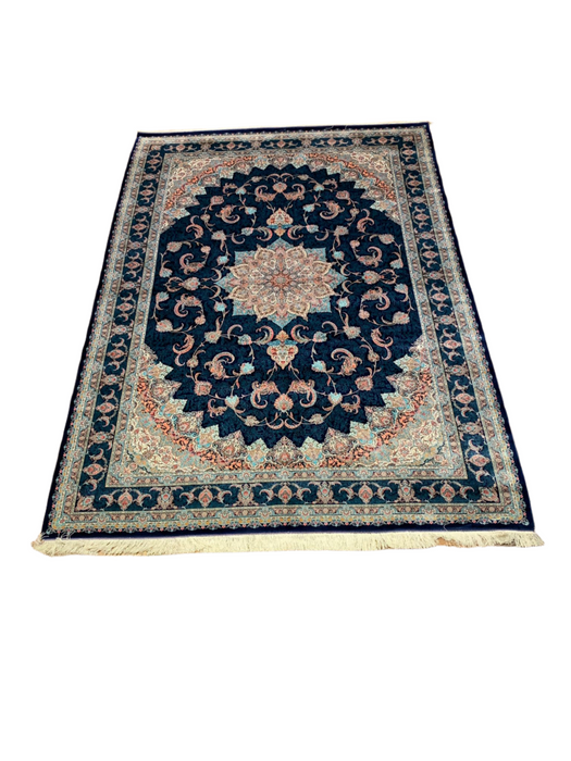 Exquisite 100% Silk Persian Design Rug – Elegant and Luxurious, size 6' 6" x 9' 8"