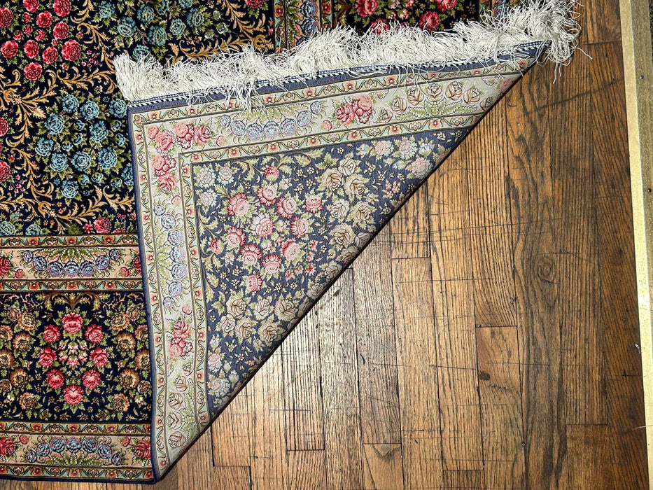 Exquisite 100% Silk Persian Design Rug – Elegant and Luxurious, size 7' 9" x 11' 3"