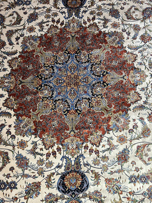 Exquisite 100% Silk Persian Design Rug – Elegant and Luxurious, size 9' 9" x 12' 9"  (H)