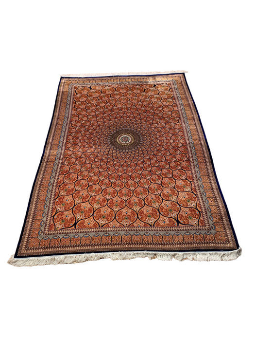 Exquisite 100% Silk Persian Design Rug – Elegant and Luxurious, size  7' x 10'