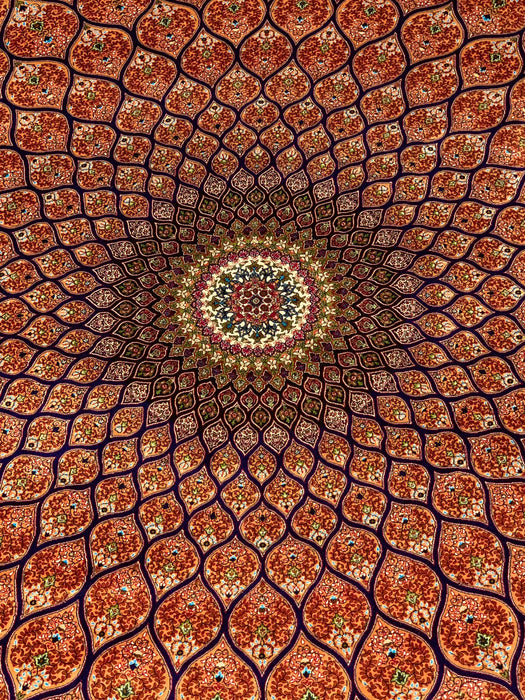 Exquisite 100% Silk Persian Design Rug – Elegant and Luxurious, size  7' x 10'