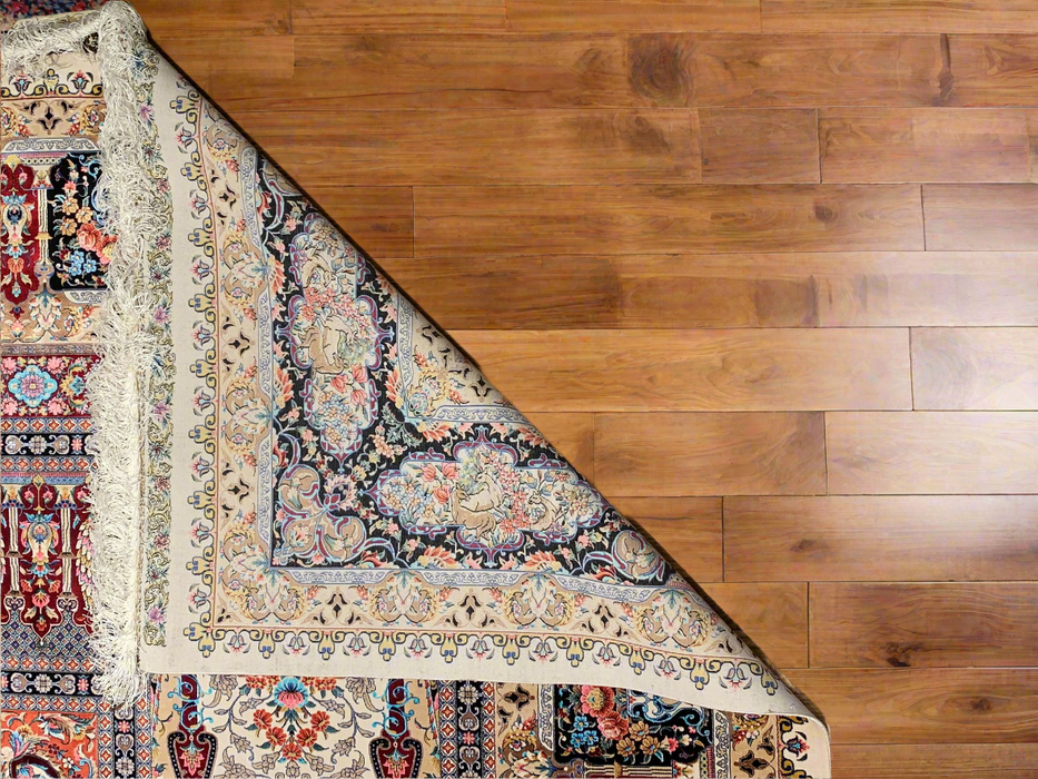 Exquisite 100% Silk Persian Design Rug – Elegant and Luxurious, size  8' 3" x 11' 2"