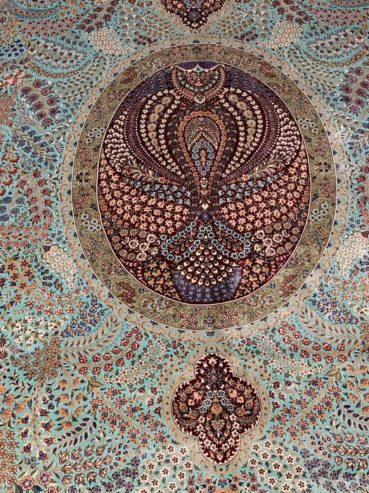 Exquisite 100% Silk Persian Design Rug – Elegant and Luxurious, size  6' 5" x 9' 7"