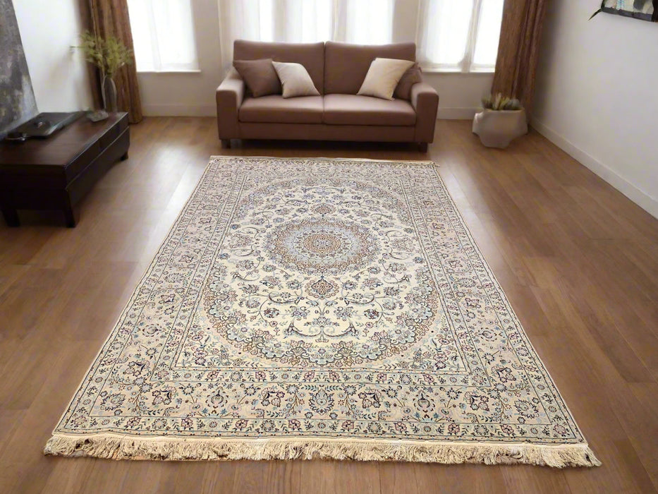 Exquisite 100% Silk Persian Design Rug – Elegant and Luxurious, size  2' 6" x 9' 7"