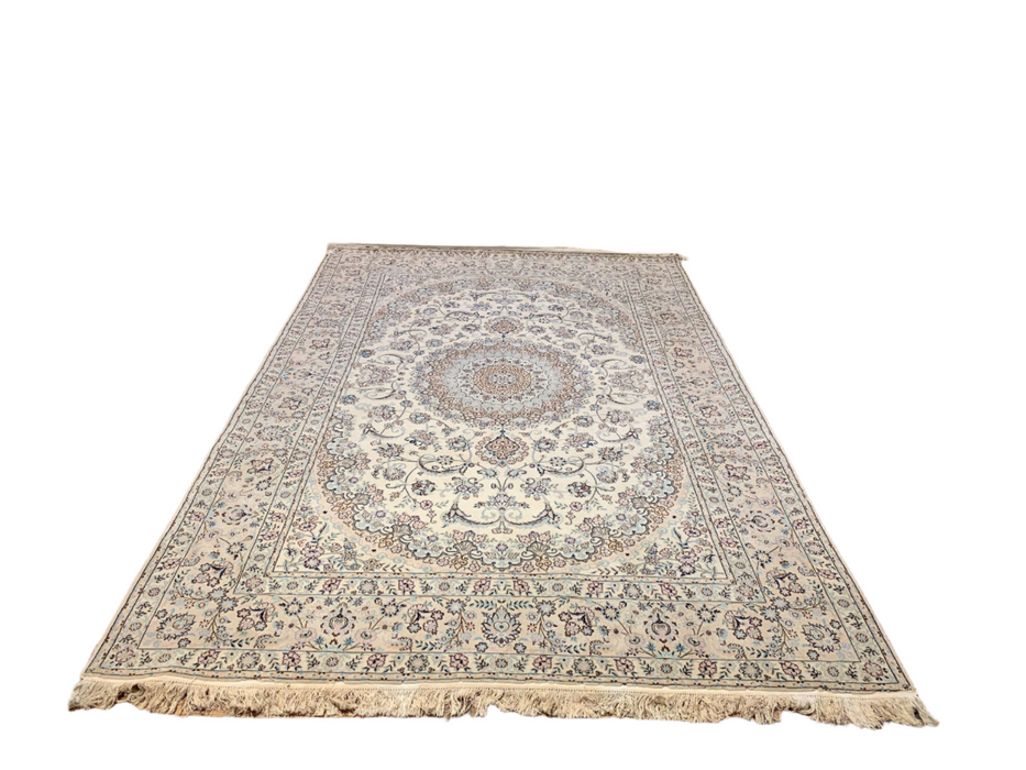 Exquisite 100% Silk Persian Design Rug – Elegant and Luxurious, size  2' 6" x 9' 7"