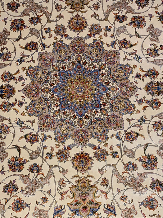 Exquisite 100% Silk Persian Design Rug – Elegant and Luxurious, size 6' 7" x 9' 9"