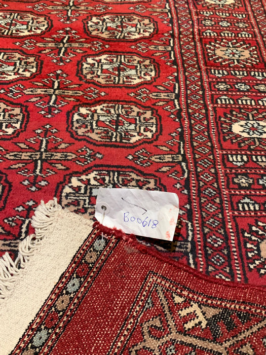 Hand-Knotted Pakistani Bokhara Rug – 100% Wool, size 2' 8" x 10' 3"  (M)