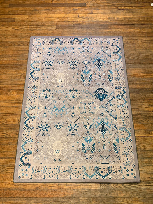 Persian-Inspired. Modern Defined. Turkish Made Rug, 3' 3" x 4' 10" (O)