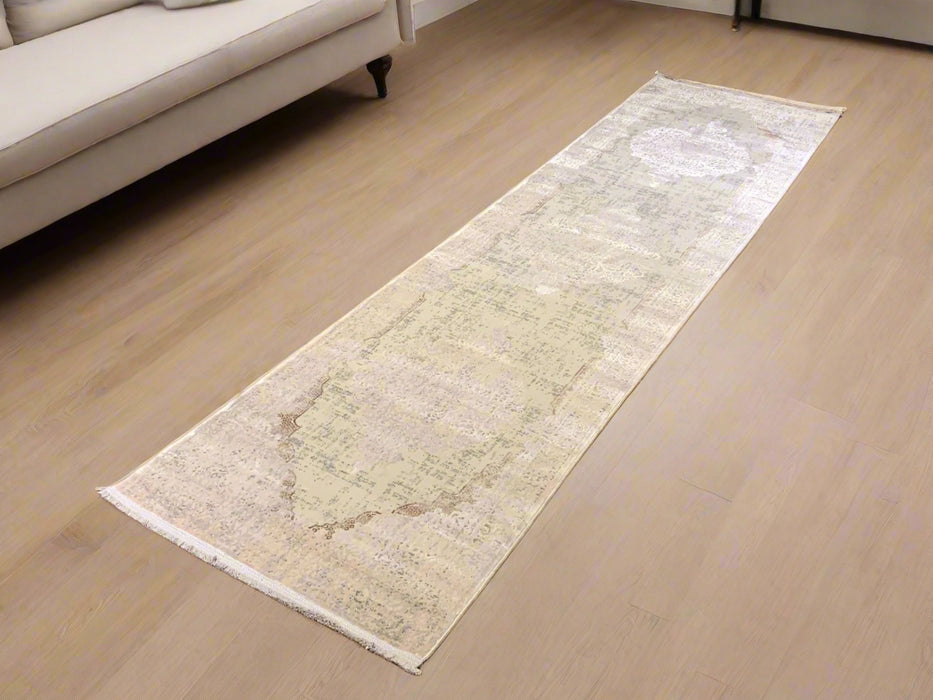 Persian-Inspired. Modern Defined. Turkish Made Rug, size 2' 6"x 9' 8" (O)