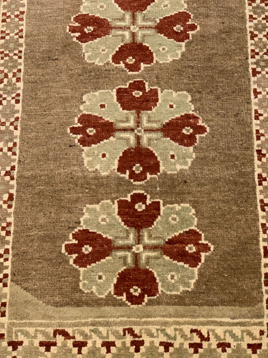 Hand-Knotted Sultanabad Vegetable-Dyed Wool Rug, 2' 6"x 3' 3" (K)