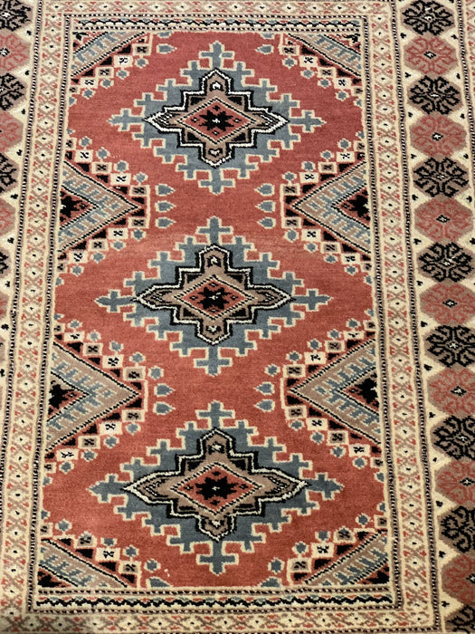 Hand-Knotted Pakistani Wool Rug, Tribal/Floral Design, size 2' 8"x 3' 8"