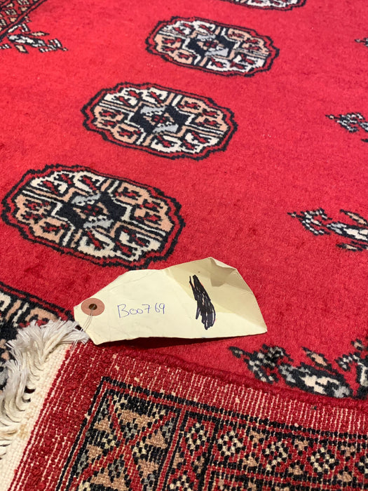 Hand-Knotted Pakistani Bokhara Rug – 100% Wool, 2' 7" x 3' 10" (M)