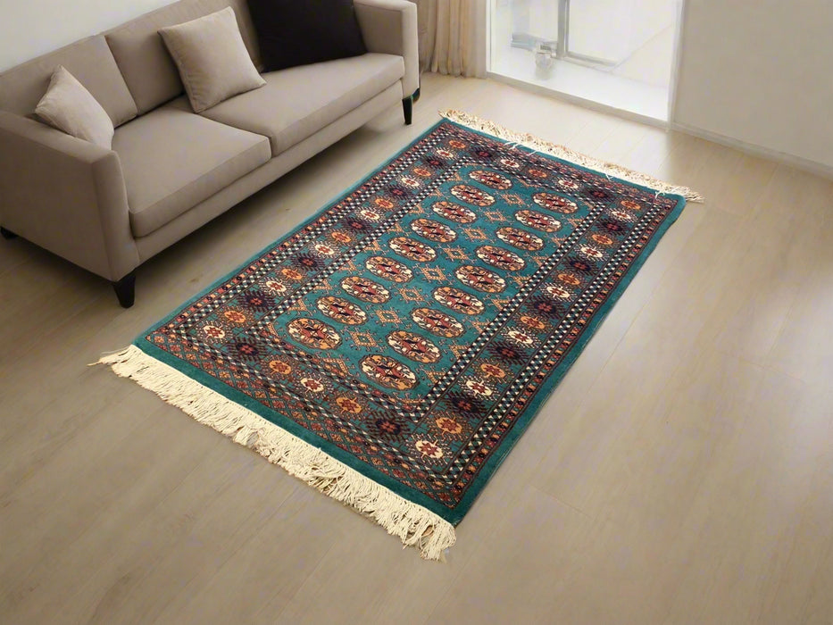 Hand-Knotted Pakistani Bokhara Rug – 100% Wool, 2' 8"x 4' 2" (M)