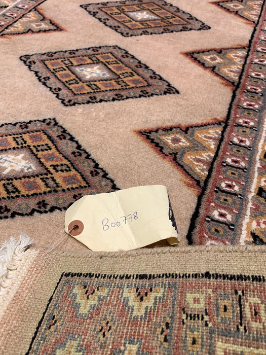 Hand-Knotted Pakistani Wool Rug, Tribal/Floral Design, size 2' 6" x 4' 1"