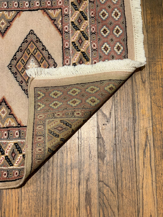 Hand-Knotted Pakistani Wool Rug, Tribal/Floral Design, size 2' 6" x 4' 1"